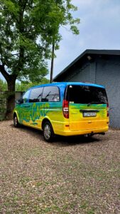 customowo pomalowany kampervan