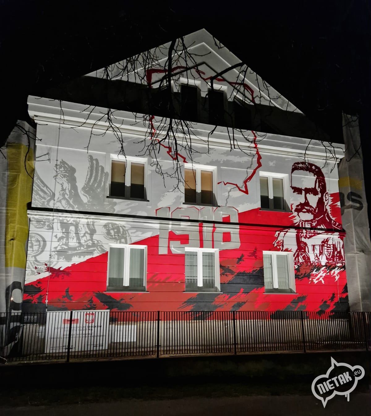 mural na kamienicy